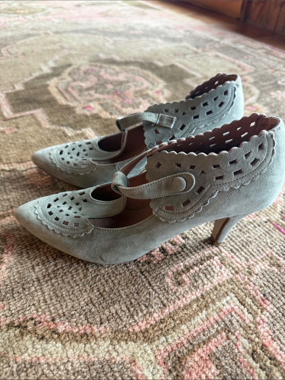 Scalloped Cutout Mary Jane Heels - Light Gray